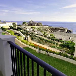 https://first-line-beach-apartment-with-two-bedrooms-and-sea-view.hotelsinnerja.org