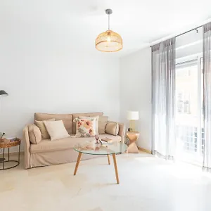 https://puerta-del-centro.hotelsinnerja.org